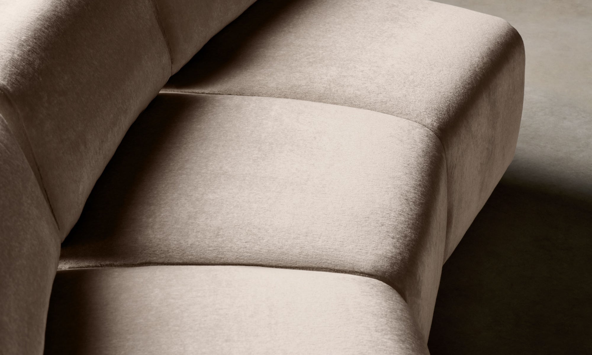 miles modular sectional in off-white mohair with curved shape, seat close up